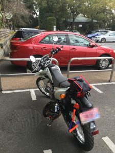 寒川神社の駐車場