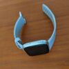 Fitbit versaのベルトが切れそうになったので、良い感じの革ベルトに変えてみたら生き返った！